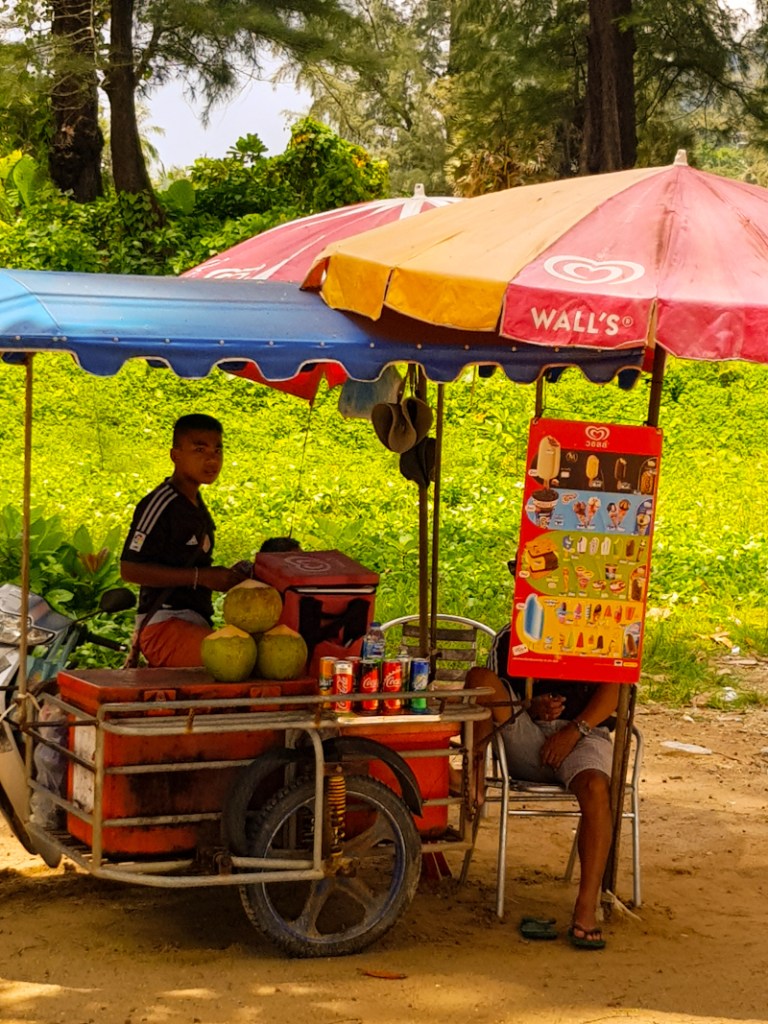 Phuket_gelati_a_Surin_Beach