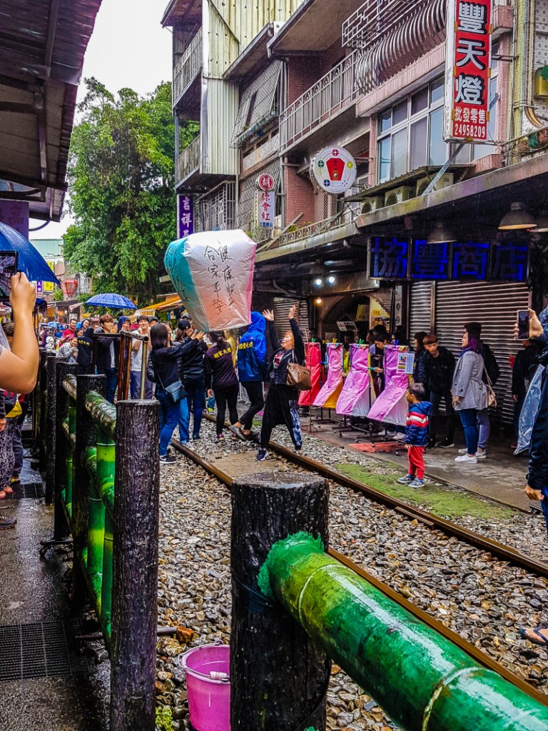Taiwan-Taipei-sui-binari-della-Pingxi-Line.