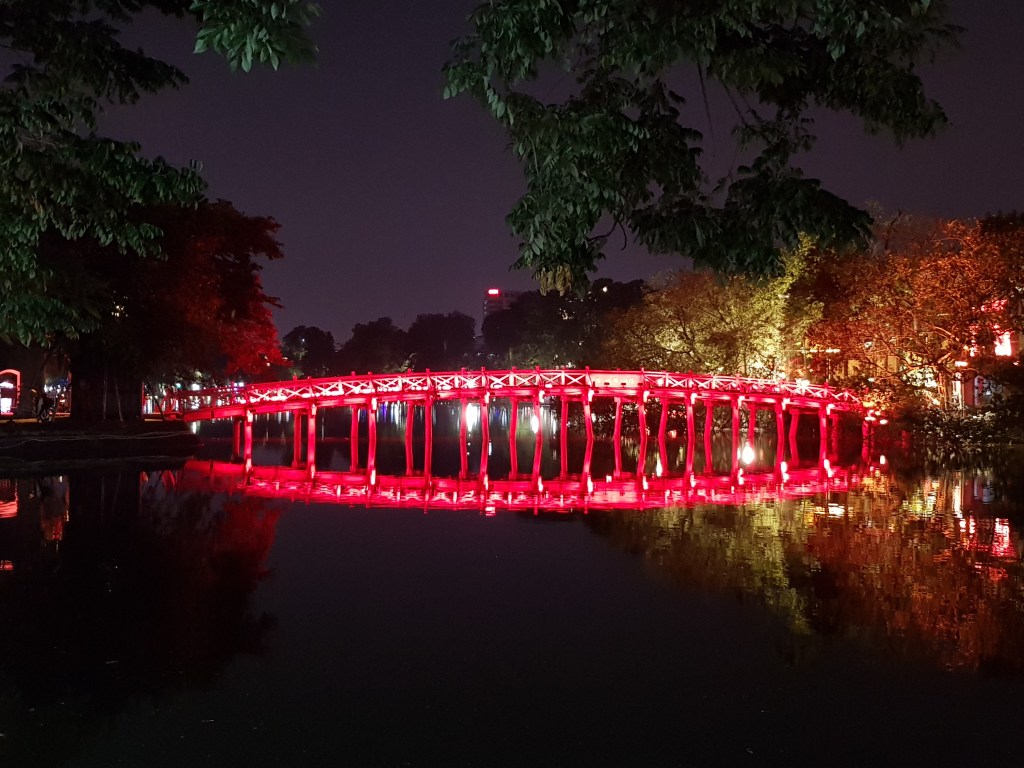 Ponte Rosso -Tempio di Ngoc Son - Hanoi - Consigliviaggiasia.blog