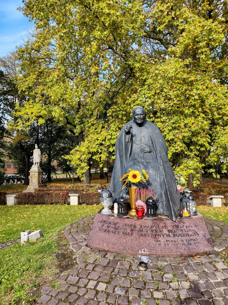 Monumento Giovanni Paolo II Cracovia - Consigliviaggiasia